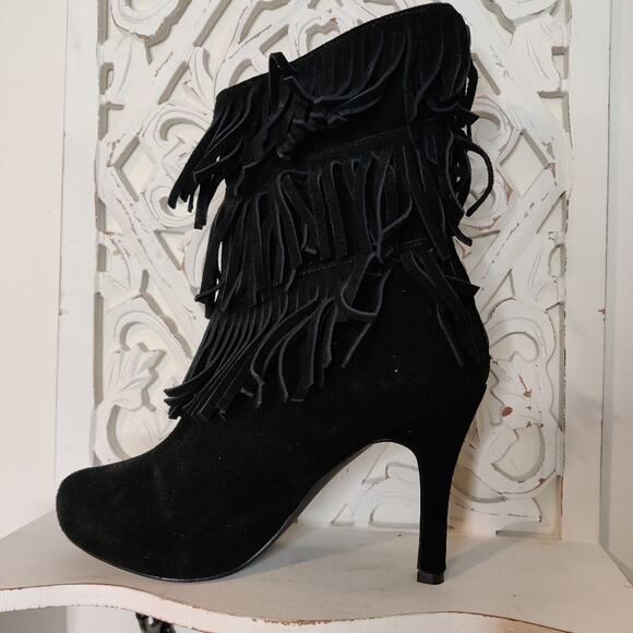 Theme Black Suede Tiered Fringe Heeled Boots Size 8W - Picture 1 of 10